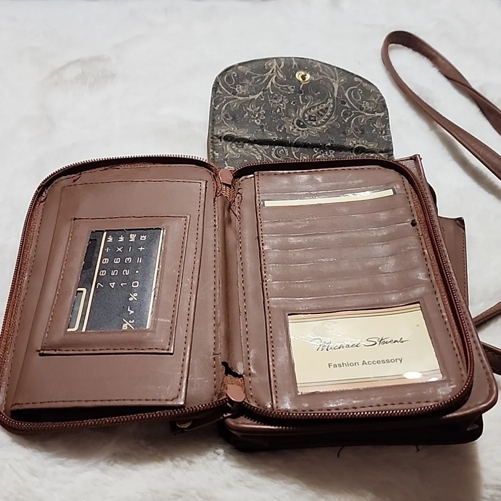 MICHAEL STEVEN'S  CROSSBODY EXPANSION BAG. - Picture 4 of 8